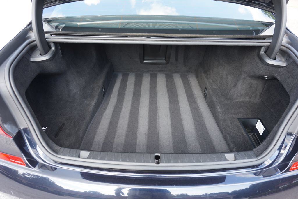 Used 2019 BMW 750i w/ Executive Package RWD image 26
