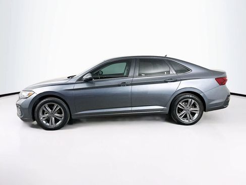 Used 2024 Volkswagen Jetta SE FWD image 3