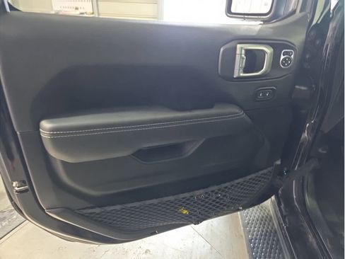 Used 2022 Jeep Wrangler Unlimited Sahara image 20