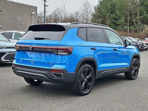 New 2026 Volkswagen Taos SE image 5