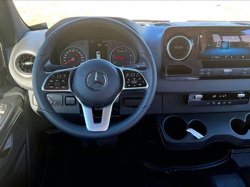 Used 2024 Mercedes-Benz Sprinter 2500 image 6
