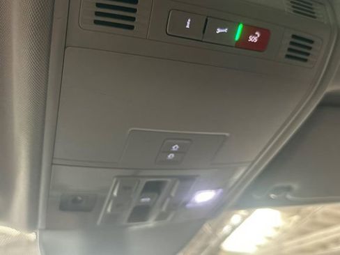 Certified 2022 Volkswagen Taos SE image 38