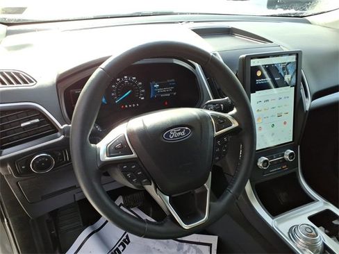 Used 2024 Ford Edge SEL w/ Convenience Package image 11