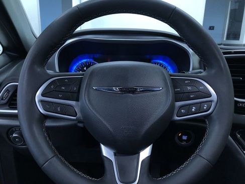 Used 2025 Chrysler Pacifica Select FWD image 26