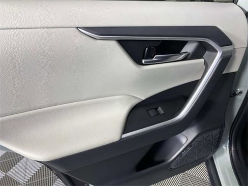 Used 2021 Toyota RAV4 XLE w/ Convenience Package image 26