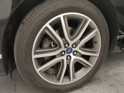 Used 2019 Ford Edge Titanium w/ Equipment Group 301A AWD/4WD image 31