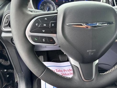 Used 2025 Chrysler Pacifica Select FWD image 16