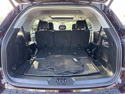Used 2022 Ford Explorer XLT w/ Equipment Group 202A AWD/4WD image 12