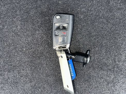 Used 2021 Volkswagen Tiguan SE FWD image 34