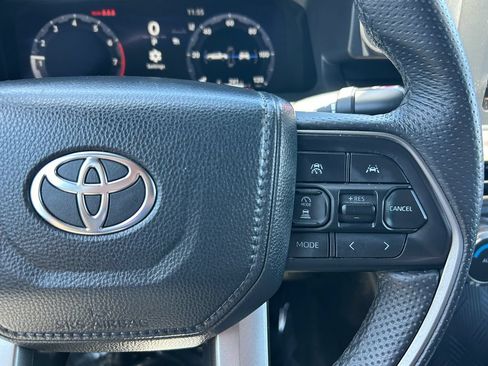 Used 2025 Toyota Tacoma TRD Sport AWD/4WD image 19