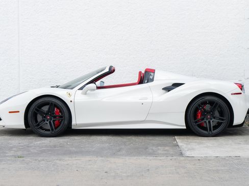 Used 2018 Ferrari 488 Spider RWD image 5