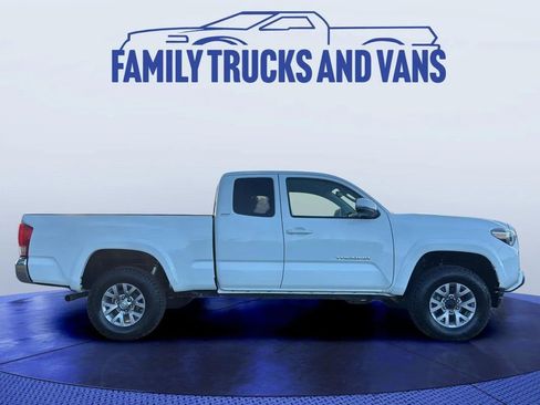 Used 2017 Toyota Tacoma SR5 image 6