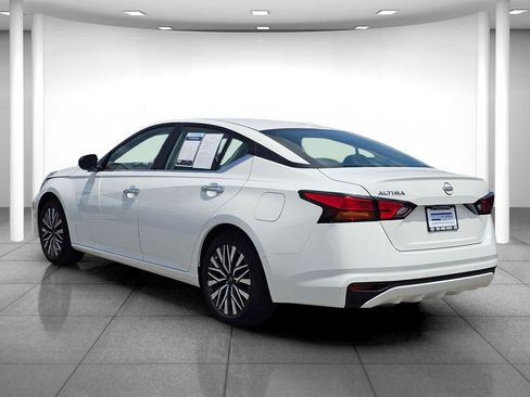 Used 2025 Nissan Altima 2.5 SV FWD image 4