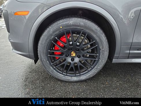 Used 2018 Porsche Cayenne GTS image 11