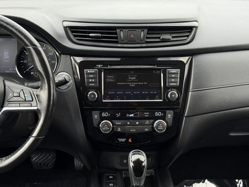 Used 2019 Nissan Rogue SV w/ Premium Package image 21