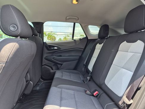 Used 2026 Chevrolet Trax LS w/ LS Convenience Package FWD image 33