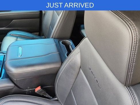 Used 2025 GMC Yukon XL Denali image 21