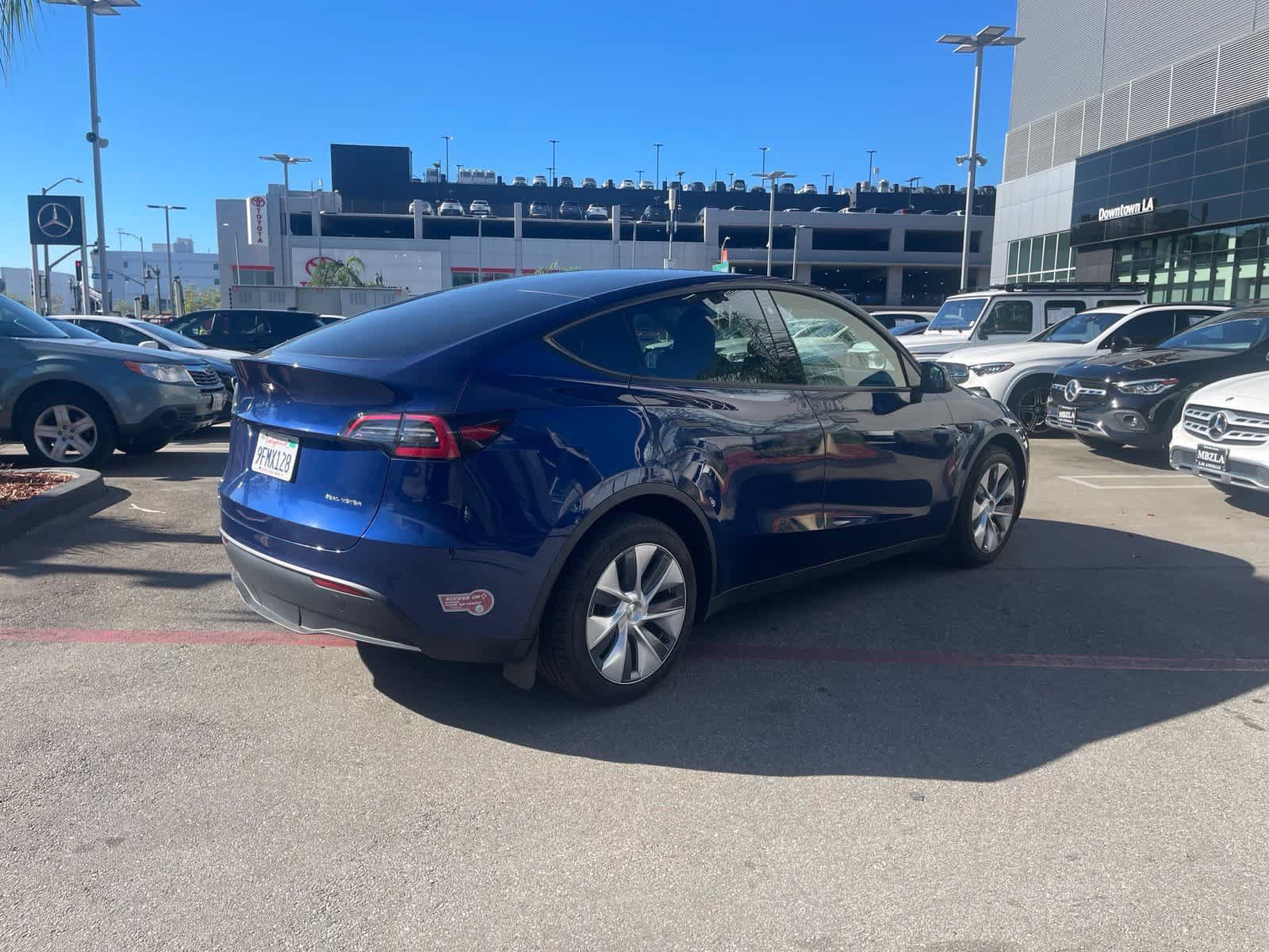 Used 2023 Tesla Model Y Long Range AWD/4WD image 3