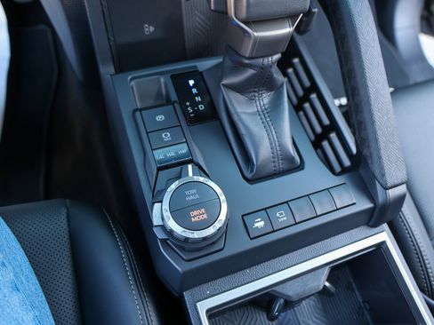 Certified 2025 Toyota Tacoma Limited AWD/4WD image 28