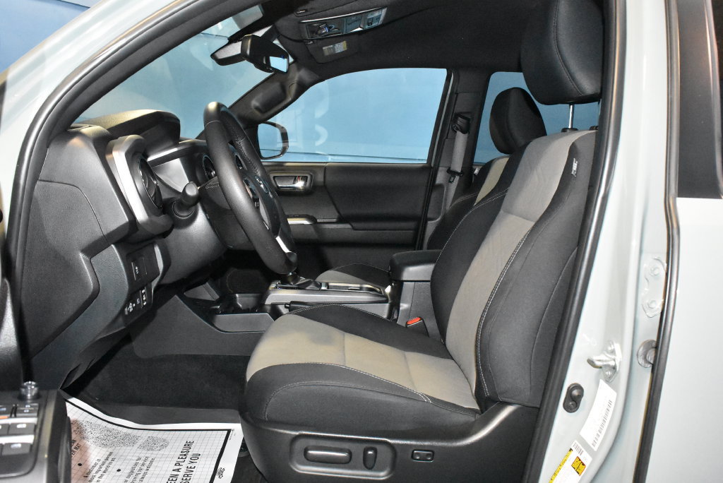 Used 2023 Toyota Tacoma TRD Off-Road AWD/4WD image 6