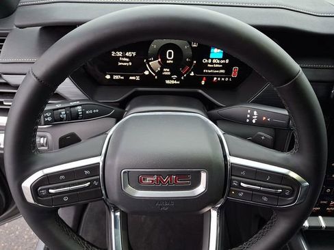 Used 2025 GMC Acadia Elevation image 24