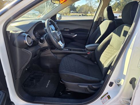 Used 2024 Nissan Kicks SV image 7