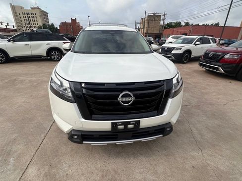 Certified 2022 Nissan Pathfinder SL w/ SL Black Package FWD image 11