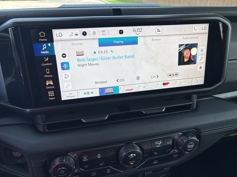 New 2026 Jeep Gladiator Sport AWD/4WD image 17