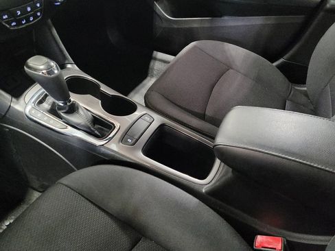 Used 2019 Chevrolet Cruze LS FWD image 26