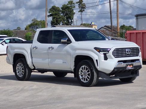 Used 2025 Toyota Tacoma Limited AWD/4WD image 8