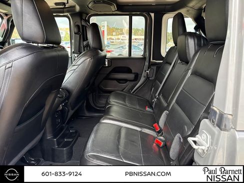 Used 2020 Jeep Wrangler Unlimited Sahara image 32