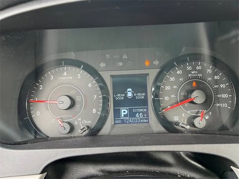 Used 2015 Toyota Sienna LE image 28
