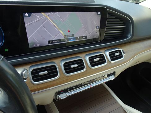 Used 2021 Mercedes-Benz GLE 350 4MATIC image 3