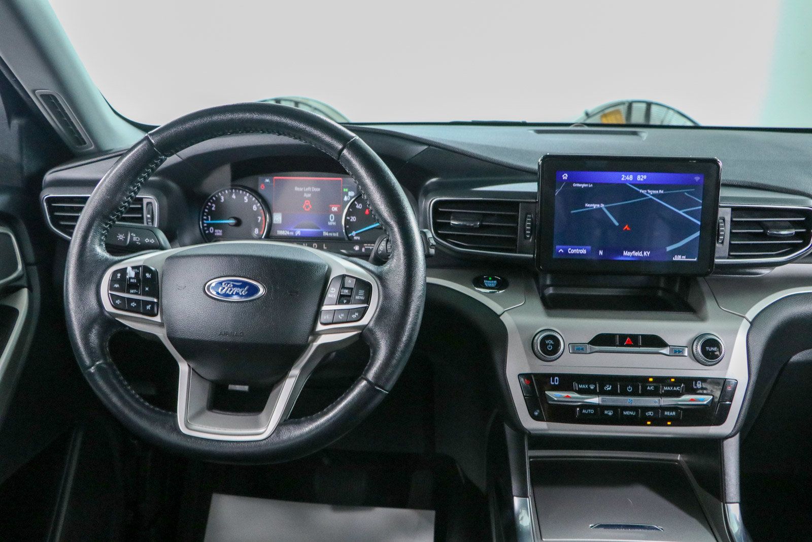 Used 2021 Ford Explorer XLT w/ Equipment Group 202A AWD/4WD image 17
