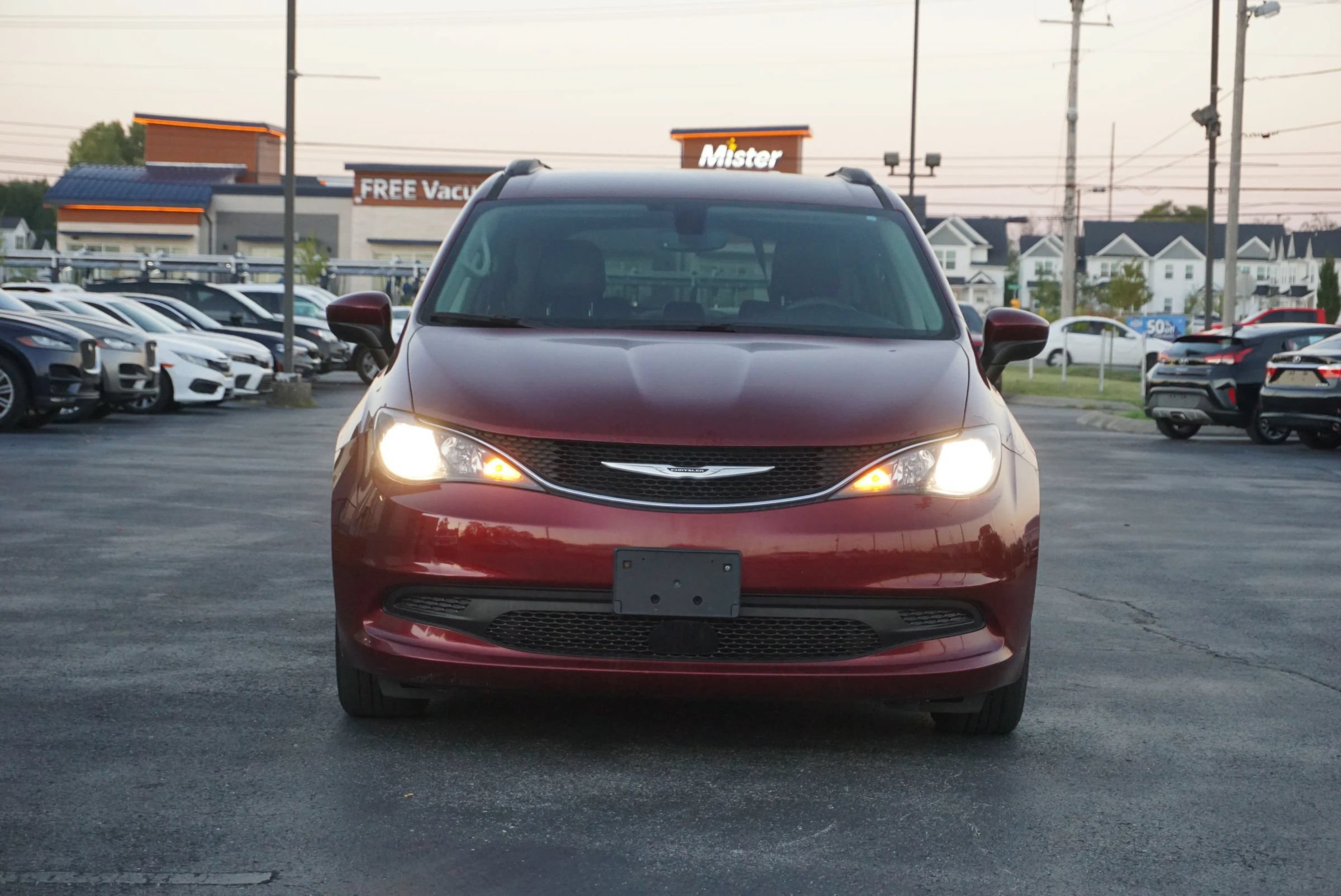 Used 2021 Chrysler Voyager Lxi FWD image 2
