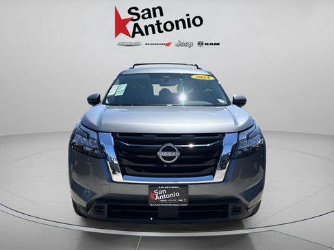 Used 2024 Nissan Pathfinder SV FWD image 3