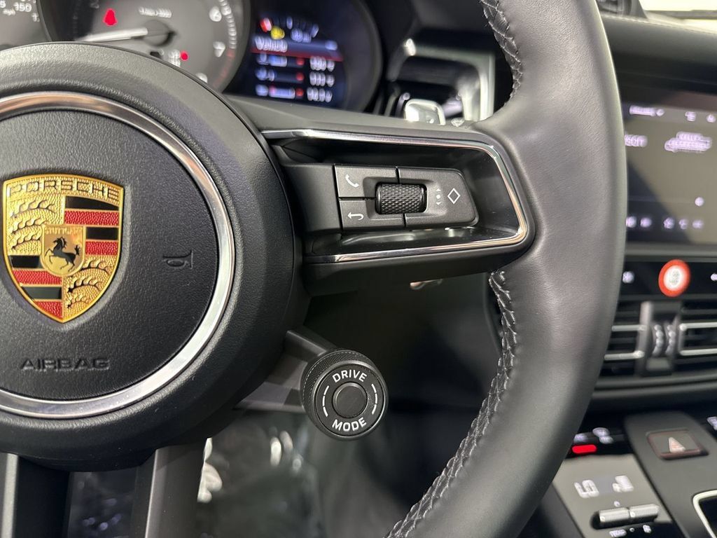 Certified 2026 Porsche Macan AWD/4WD image 40