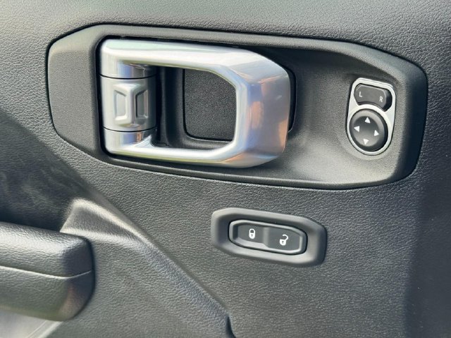 Used 2022 Jeep Wrangler Unlimited Sport AWD/4WD image 21