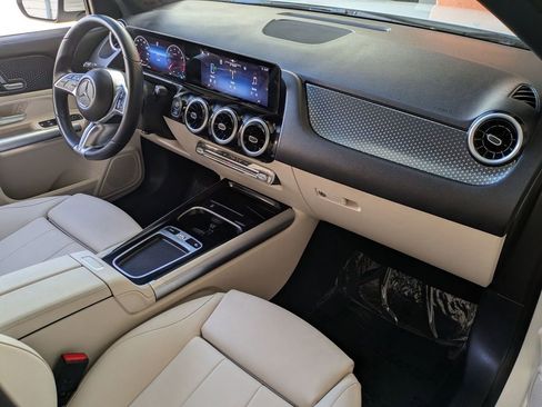 Used 2025 Mercedes-Benz GLA 250 4MATIC image 29