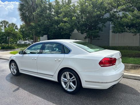 Used 2014 Volkswagen Passat 1.8T SEL Premium image 5