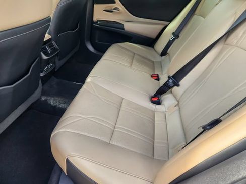 Used 2020 Lexus ES 350 Ultra Luxury w/ Accessory Package 2 FWD image 29