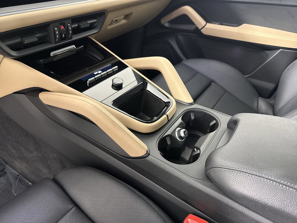 Certified 2024 Porsche Cayenne AWD/4WD image 30