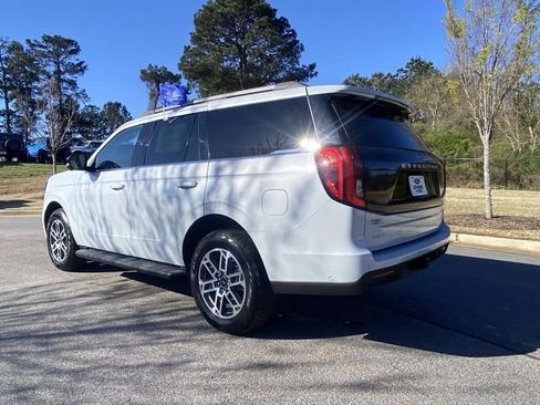 Certified 2025 Ford Expedition Active image 9