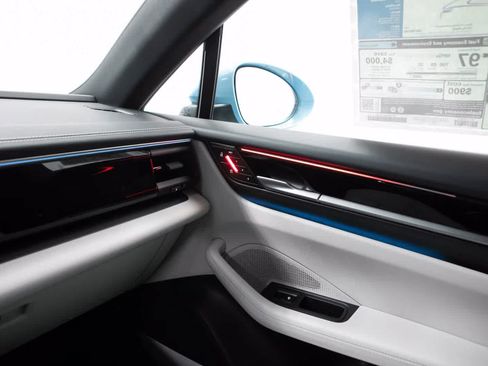 Certified 2026 Porsche Macan Electric RWD image 29