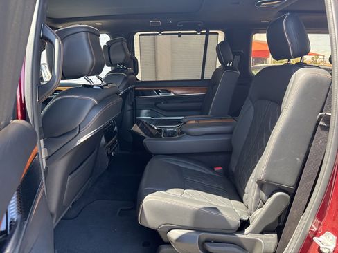 Used 2022 Jeep Grand Wagoneer Series III image 17