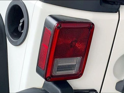 Used 2018 Jeep Wrangler Sport image 27