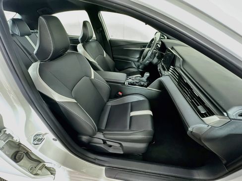 Used 2025 Toyota Camry SE FWD image 31