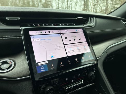 Used 2024 Jeep Grand Cherokee Limited w/ Luxury Tech Group II image 28