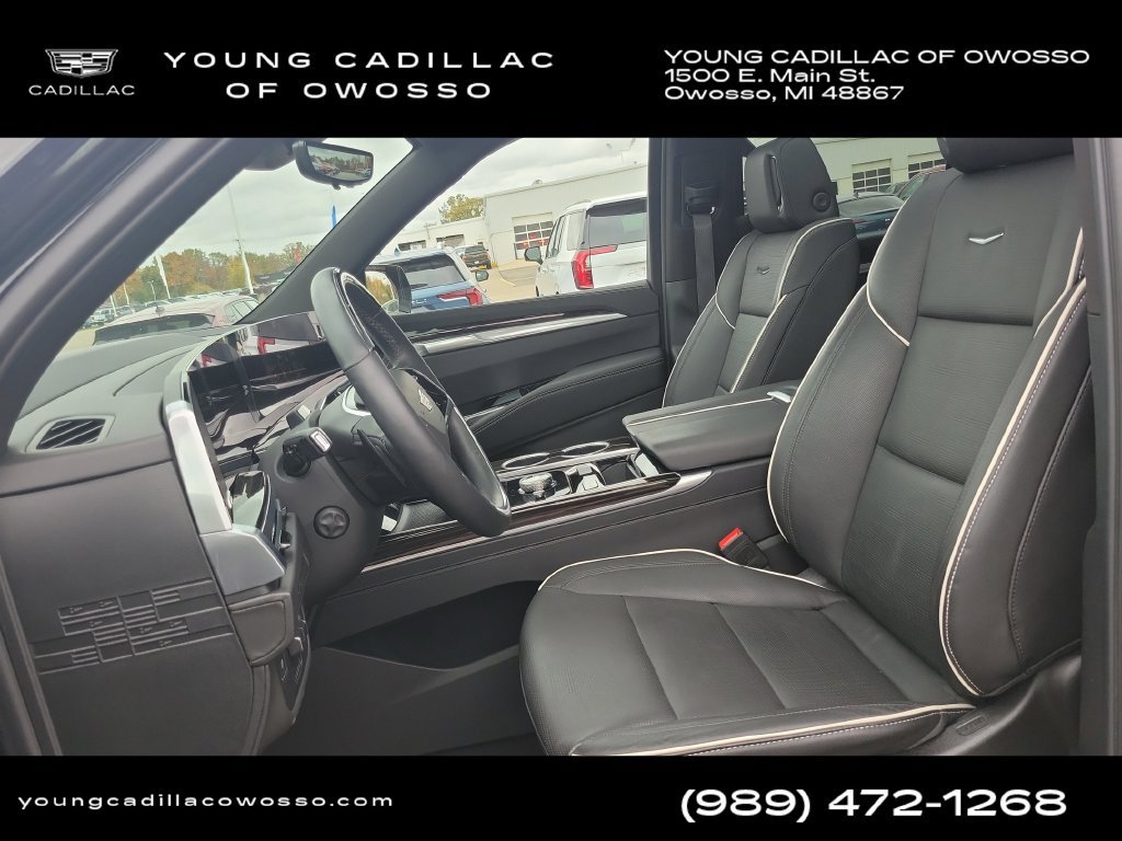 Used 2025 Cadillac Escalade Premium Luxury AWD/4WD image 11