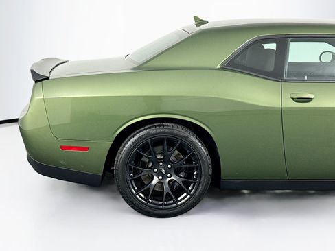 Used 2018 Dodge Challenger R/T Scat Pack w/ Dynamics Package RWD image 39